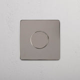 Interruptor para control de la intensidad de la luz sobre fondo blanco: Interruptor individual regulador de luz en níquel pulido