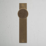 Pomo para puertas Onslow con placa larga (fijo) - Latón antiguo