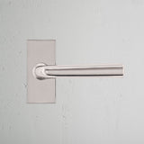 Manilla para puertas Apsley con placa corta (fija) - Níquel pulido